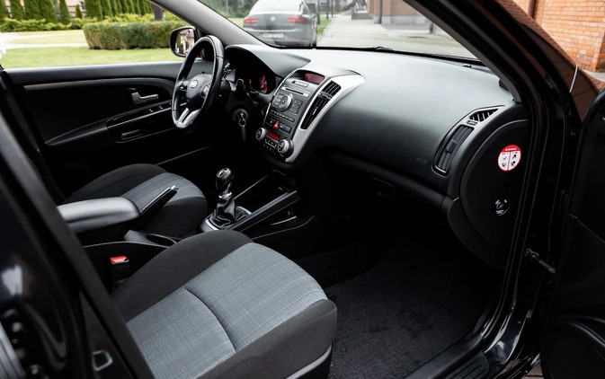 Kia Ceed cena 21900 przebieg: 160000, rok produkcji 2009 z Radom małe 742